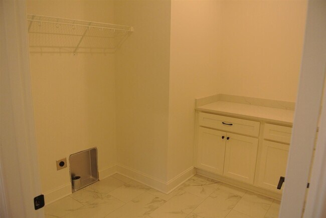 Photo - 388 Olympia Ct