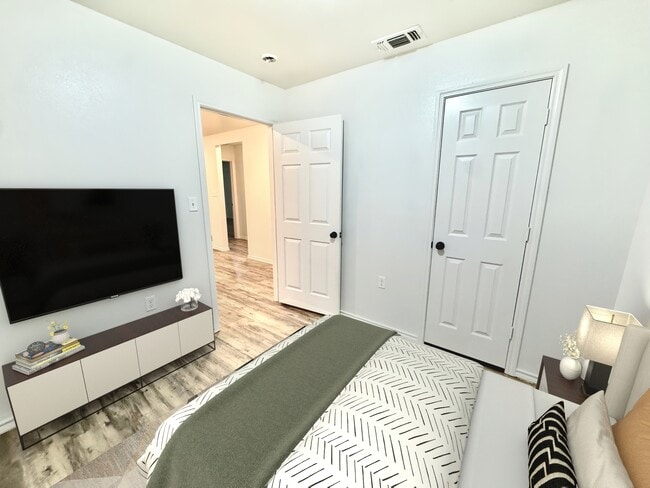 Photo - Elliston Commons