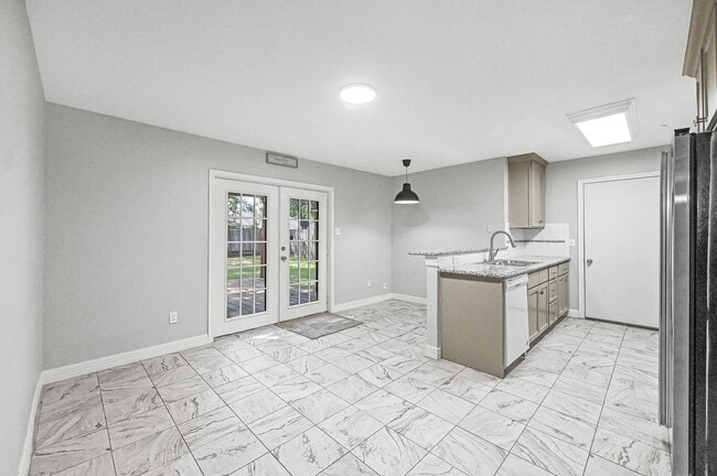 Photo - 9339 Deanwood St