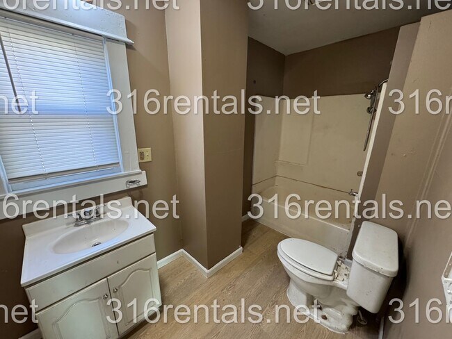 Photo - 1611 N Poplar St