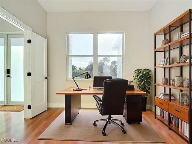 Photo - 5006 S Peachtree Cir