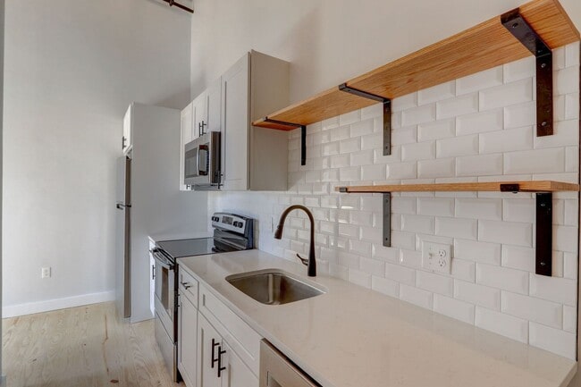 Building Photo - 45 Wingate St Unit 403