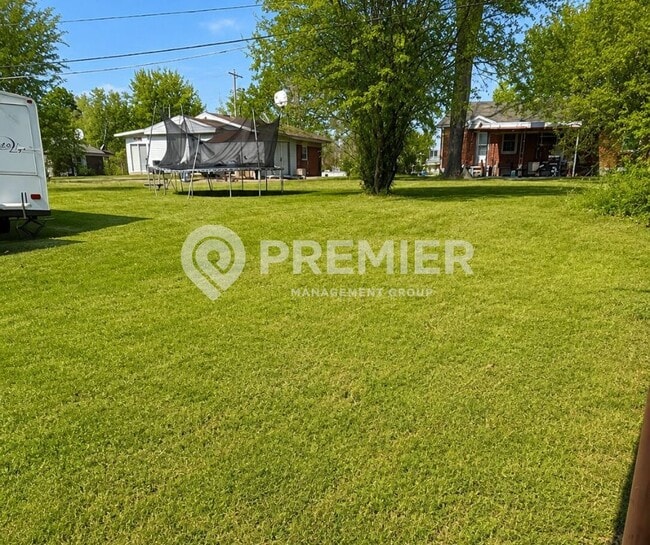 Photo - 302 Malvin St