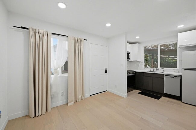 Photo - 1397 Vine St