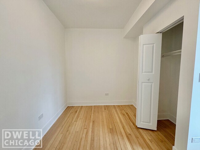 Photo - 956 N Winchester Ave Unit 3E