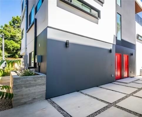 Photo - 5638 Woodman Ave Townhome
