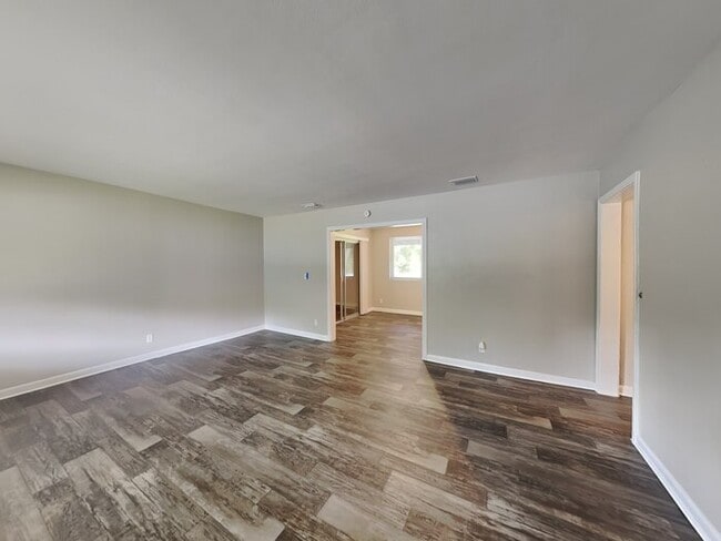 Photo - 5835 Norde Dr W