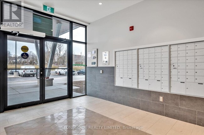 Photo - 555 Bonaccord St Unité 303