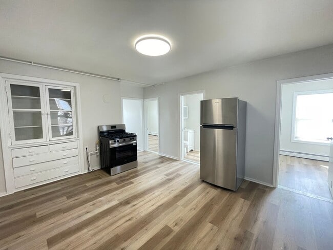 Building Photo - 118 Beech St Unit 3