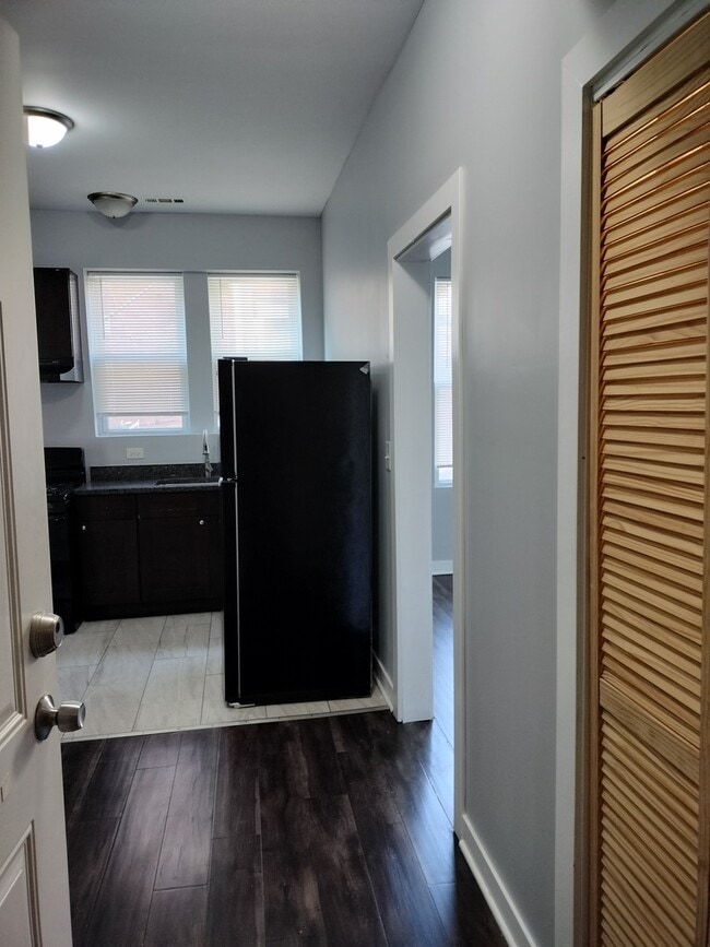 Photo - 1945 W 48th St