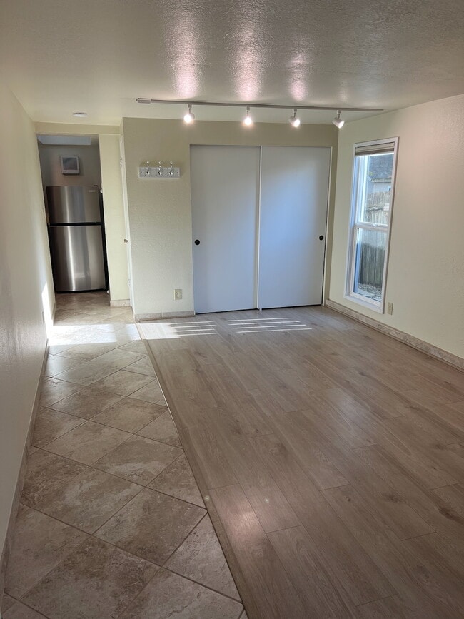 Building Photo - 525 NE 86th St Unit C