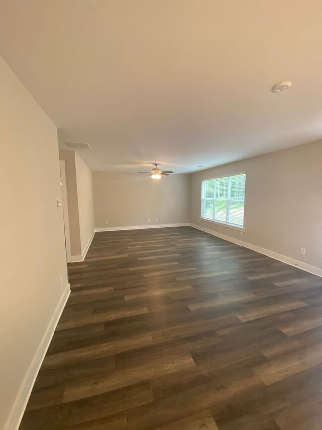 Photo - 5 Bed 3 Bath in Stone Mountain!