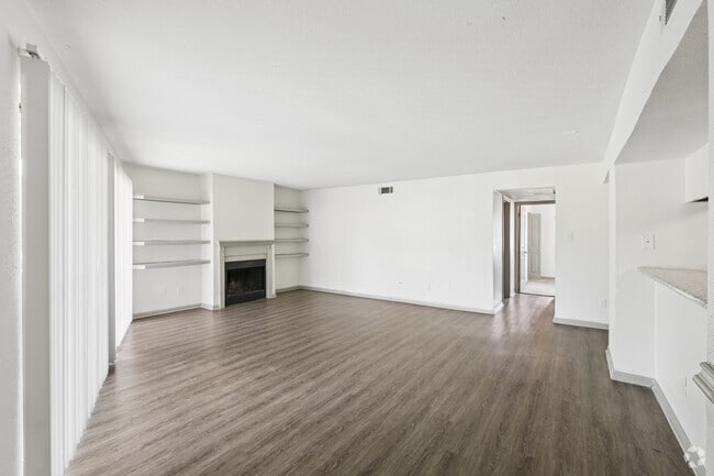 B2G 2BR, 2BA - 1,145SF - Living Room - Royal Phoenician