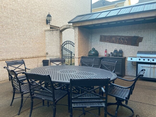 Photo - 4BR/4.5BA Furnished Townhome For Rent