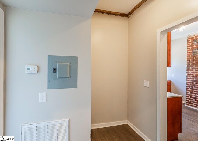 Photo - 536 Peronneau St