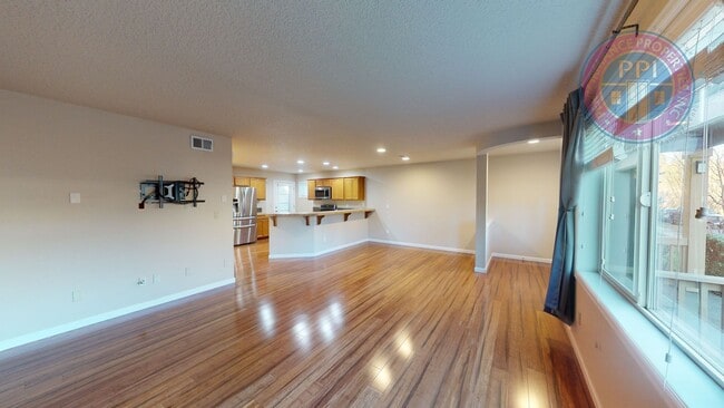 Photo - Beaverton - Stylish, Light & Bright, Close To Nike & Intel