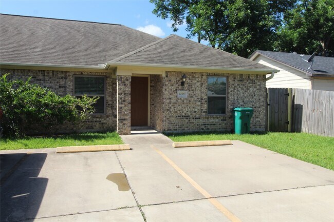 814 Mobile Dr