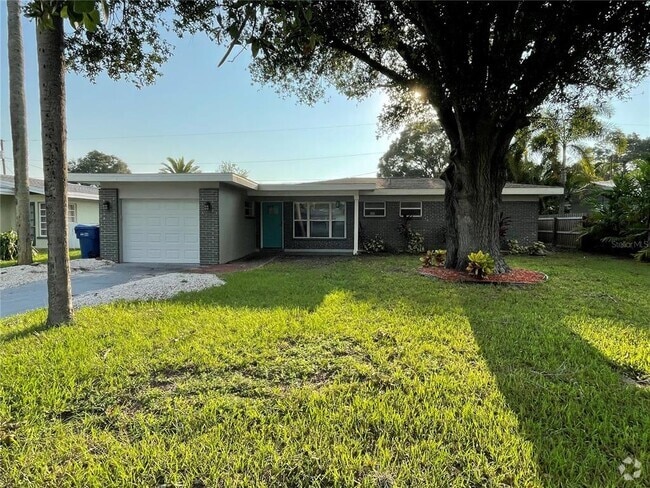 Building Photo - 1625 Madrid Dr Rental