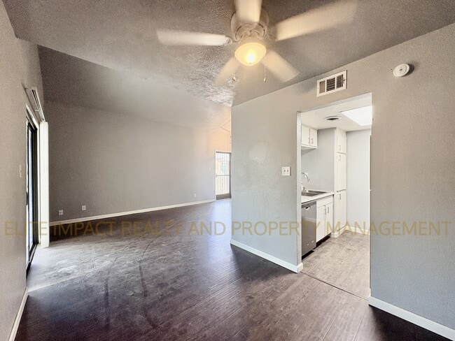 Photo - 1620 N Wilmot Rd
