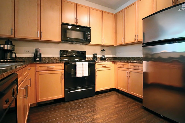 Photo - 911 S Clark St