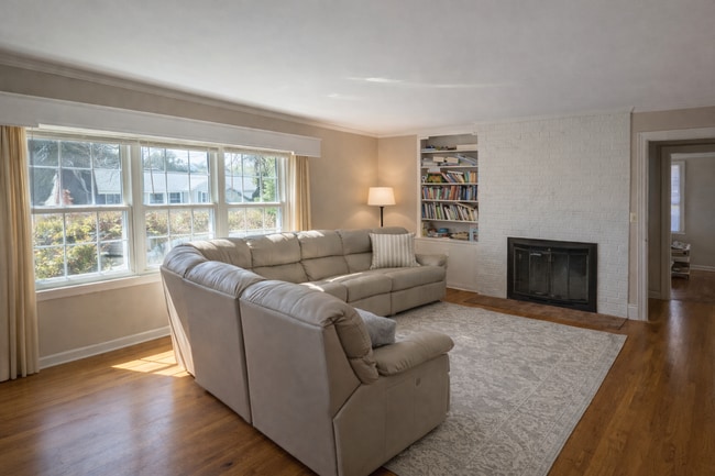 Photo - 420 Roberts St