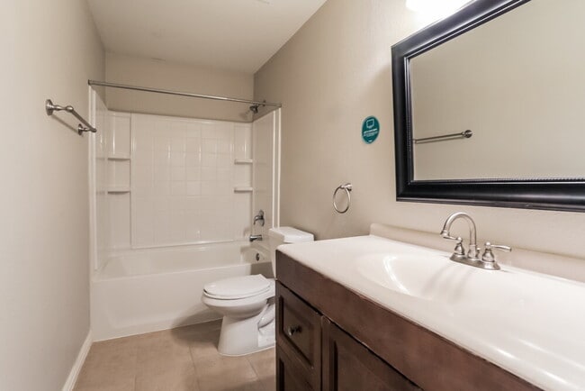 Photo - 573 Creekbend St