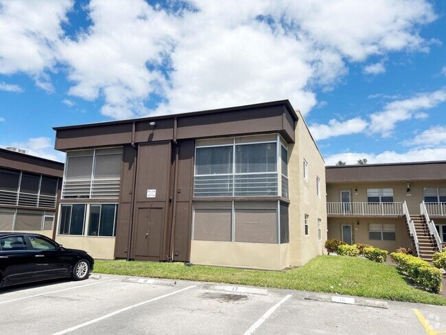 Building Photo - 785 Burgundy Q Rental