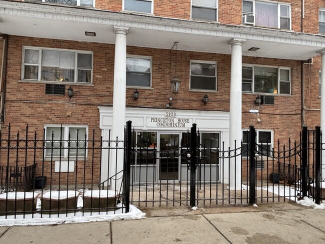 Photo - 5920 N Kenmore Ave Unit 505