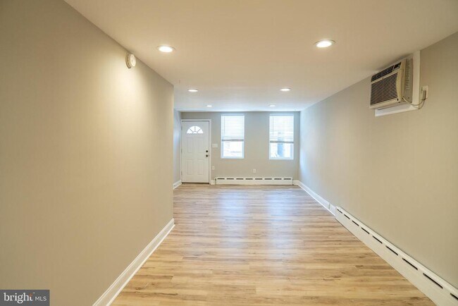 Photo - 939 Mountain St