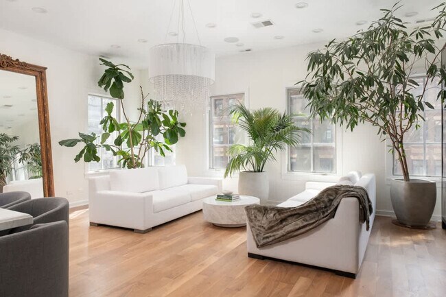 22 E Elm St Unit SI ID1605816P