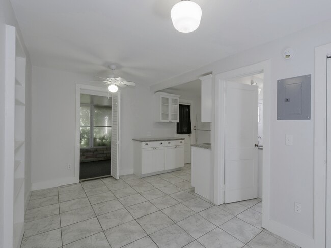 Photo - 2808 Clinton St S