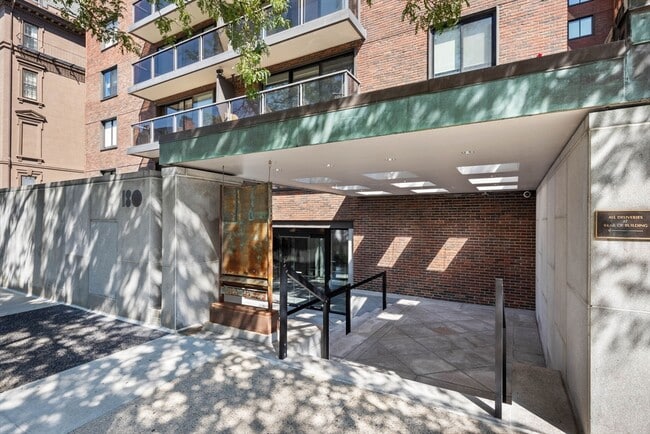 Building Photo - 180 Beacon St Unit 9G