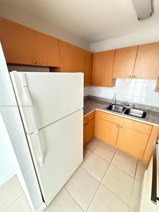 Photo - 1815 W 56th St Unidad 315 Rental