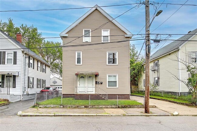 Building Photo - 137 Hunts Ave