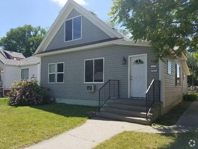 Building Photo - 3 bedroom in Billings MT 59101 Rental