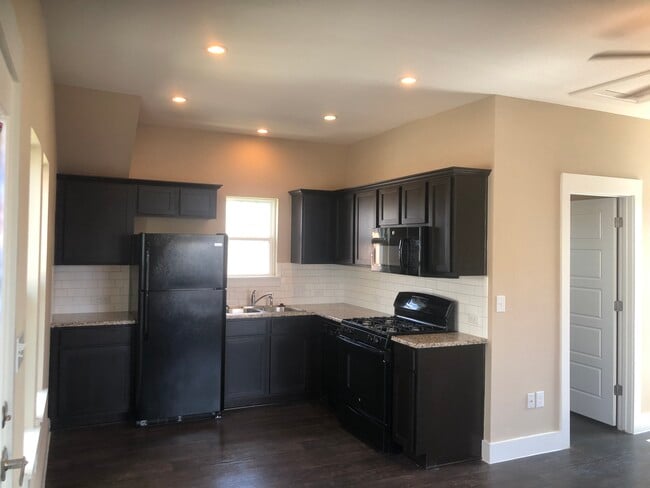 Photo - 819 Morrow St