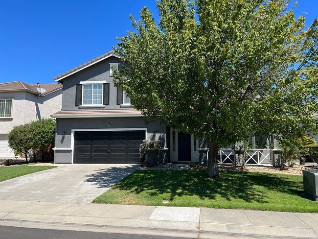 Photo - Large 4 bedroom located on a well maintained court!