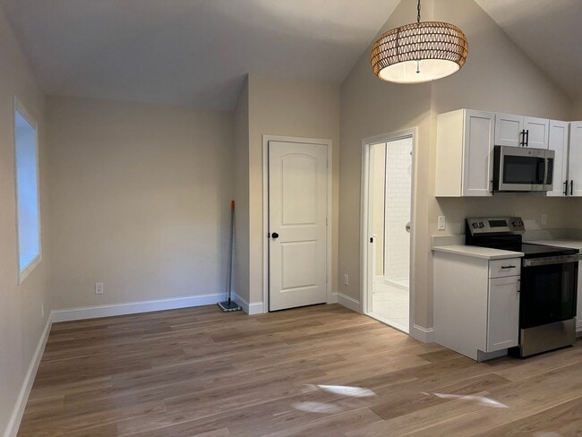 211 Carpenter St Unit C