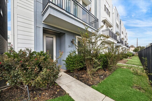 Photo - 2612 Bastrop St