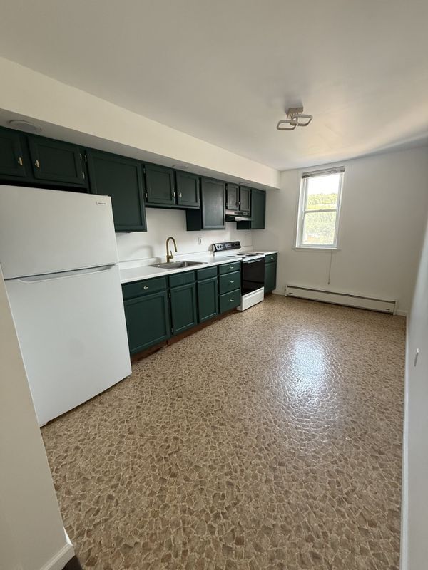Building Photo - 132 E Main St Rental