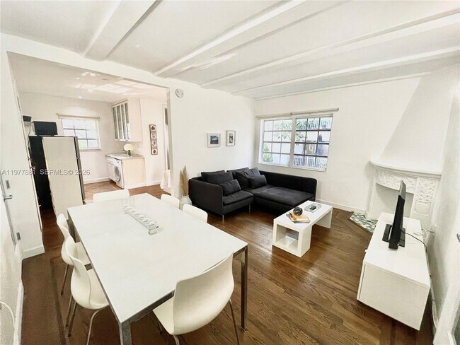 Building Photo - 439 15th St Unit 18