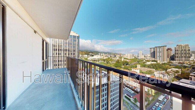 Photo - 225 Queen St