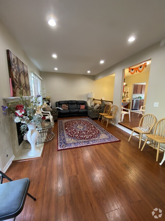 Building Photo - 544 W Parkside Dr Rental