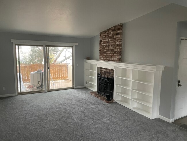 Building Photo - 2055 Sierra Rd Unit #