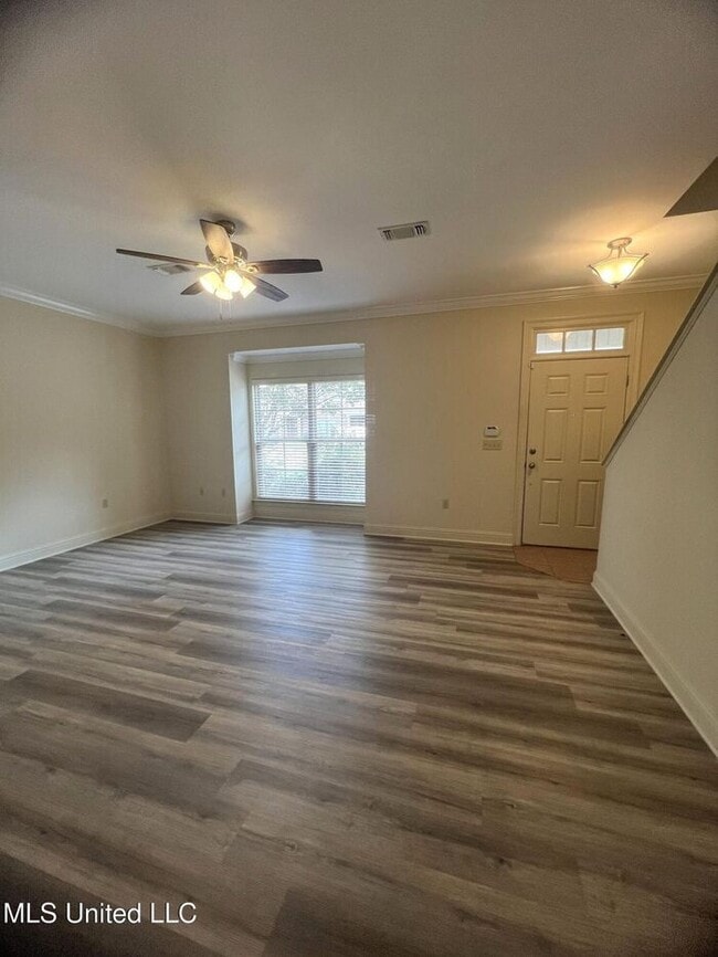 Photo - 928 Jefferson Dr