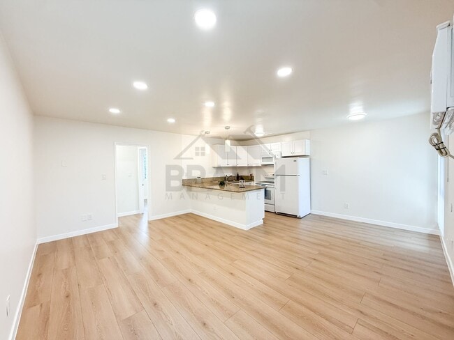 Building Photo - 5611 Fulcher Ave