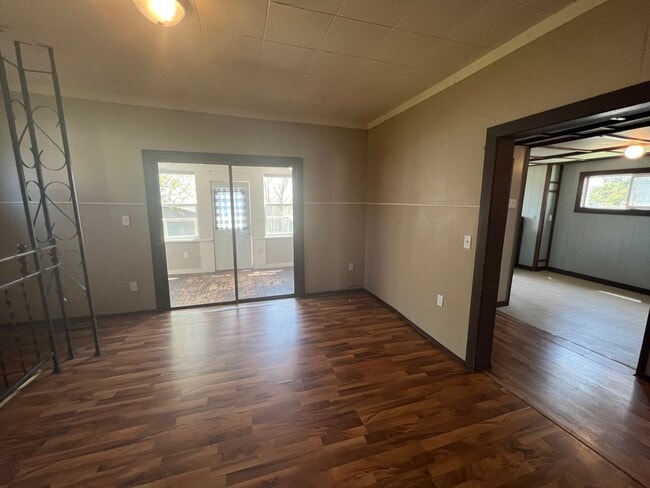 Photo - AVAILABLE JUNE - 3 Bed 1 Bath w/ Great View