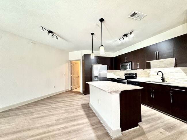 Building Photo - 3788 Richmond Ave. Unit 1156 Rental