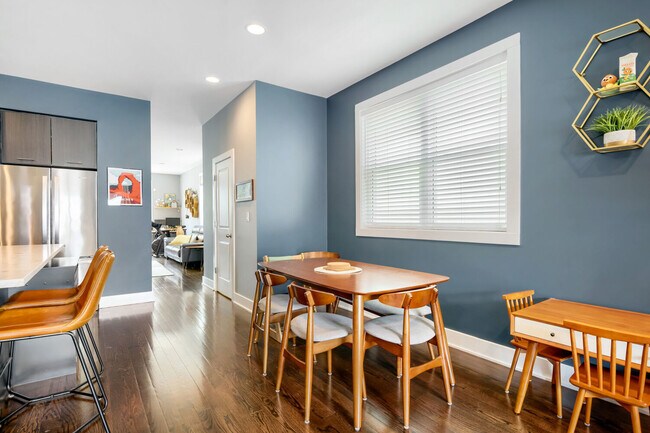 Photo - 1008 W Cullerton St