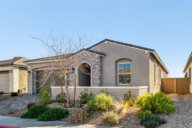 Photo - 76 Tatahatso Pt St